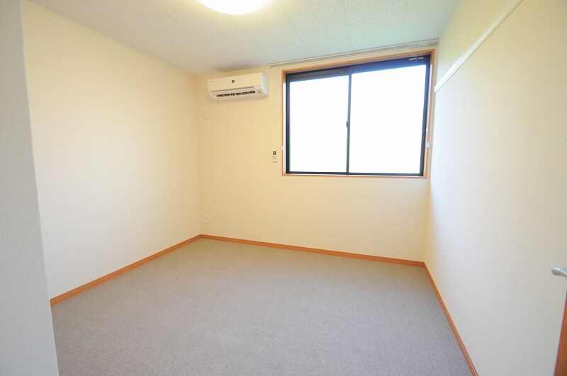 物件内観写真14　(大きな窓付き！！)