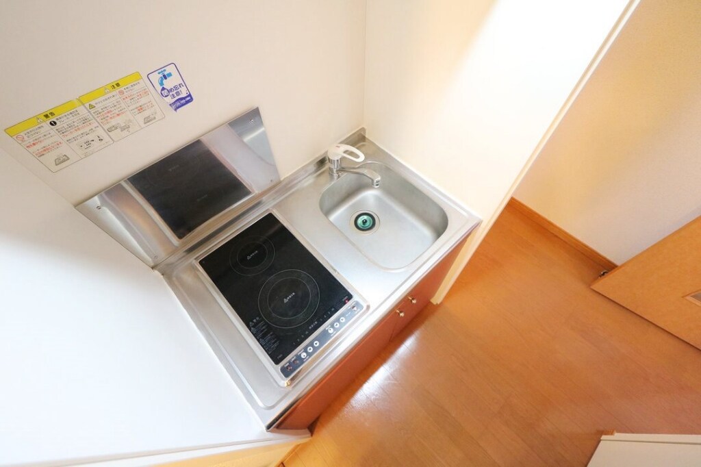 物件内観写真3　(２口コンロ付きラジエントヒータを設置)