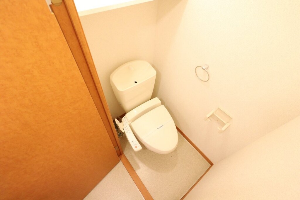 物件内観写真15　(快適な温水洗浄便座付きトイレ)