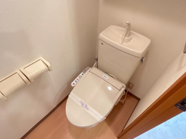 物件内観写真9　(シャワー付トイレ)