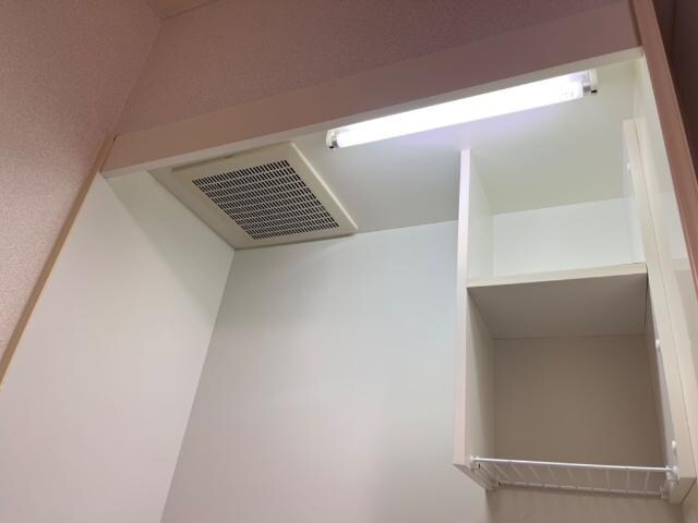 物件内観写真15　(キッチン換気扇)