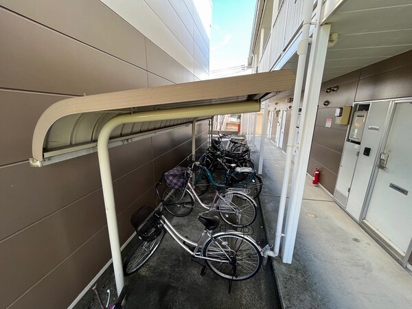 その他(屋根付き駐輪場)