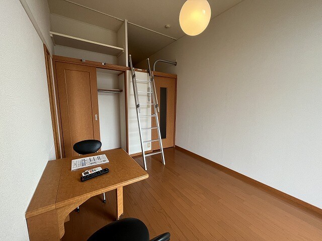 物件内観写真14　(天井が高く、開放感があります！)