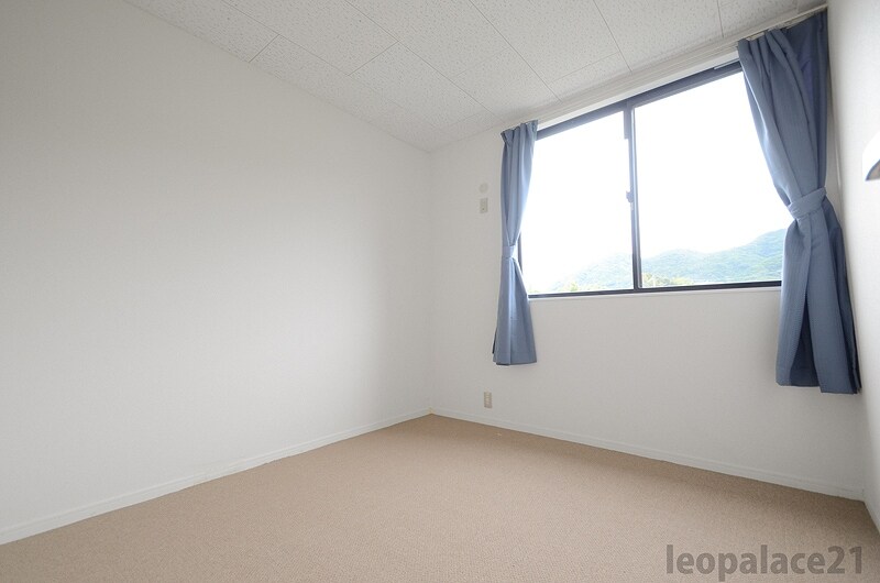 物件内観写真6　(家電・家具設置有のお部屋です。)