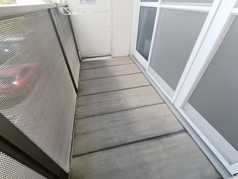 物件内観写真11　(各部屋にベランダ設置。)