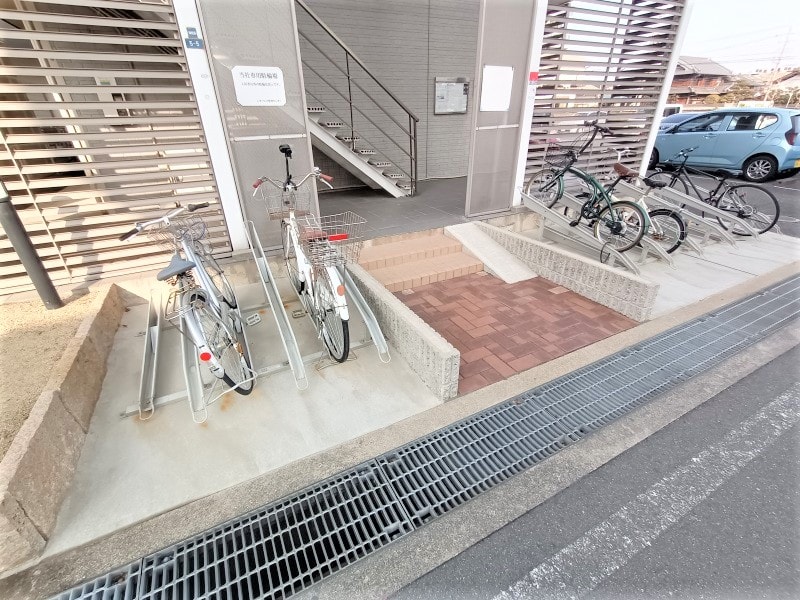 物件内観写真13　(駐輪スペースです。)