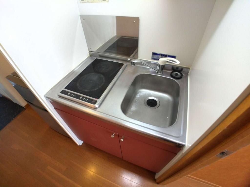 物件内観写真3　(一人暮らしにピッタリの機能的なシンク)