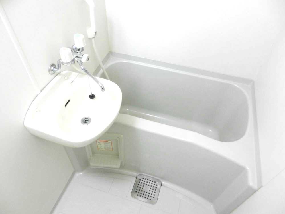 物件内観写真5　(清潔感のあるお風呂。)