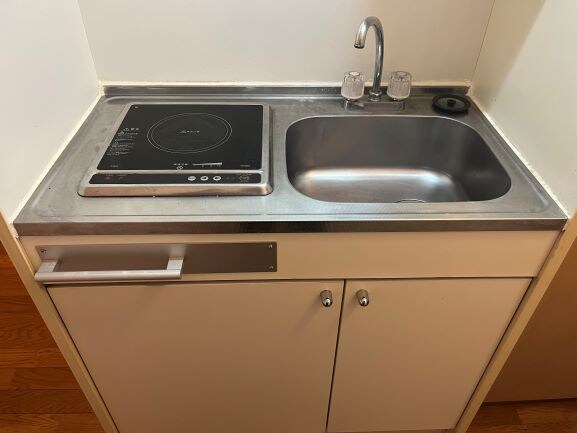 物件内観写真3　(電熱タイプのコンロが１口)