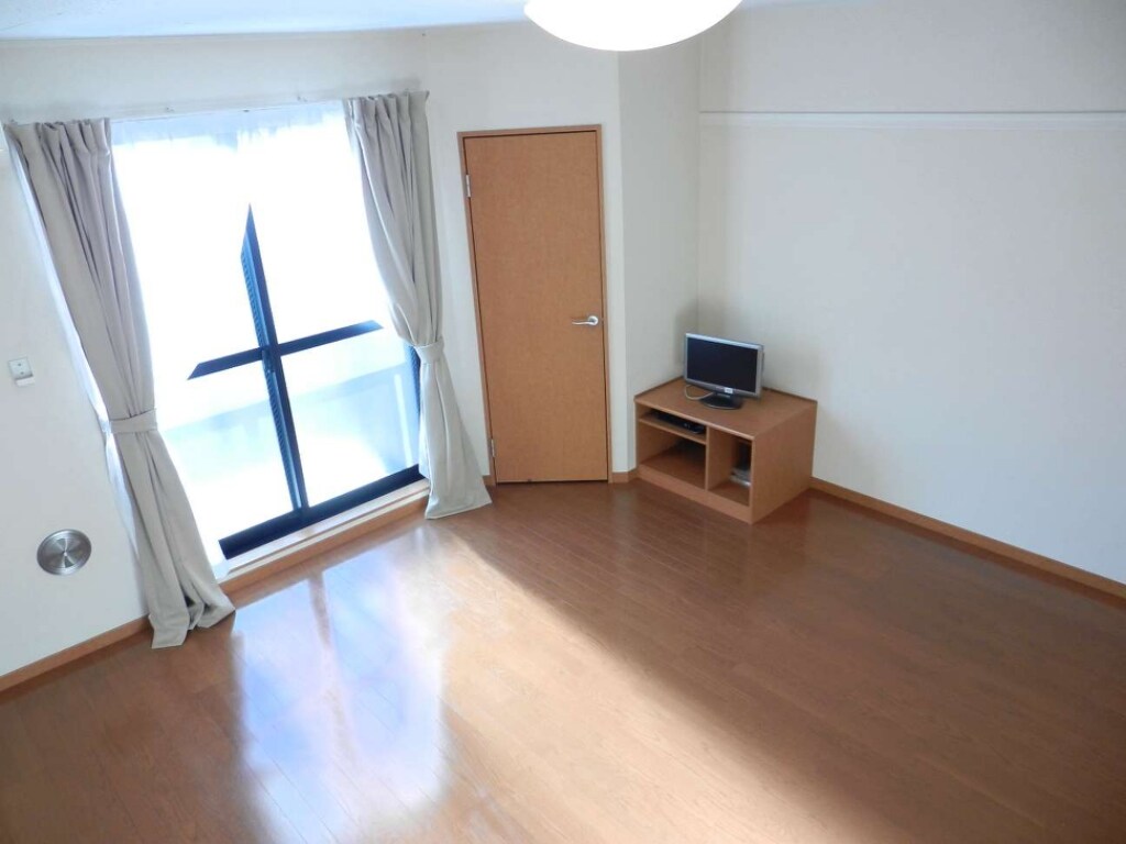 物件内観写真6　(明るく開放感のあるお部屋)