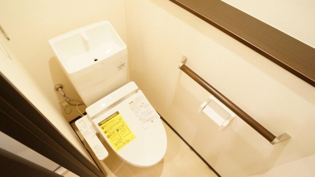 物件内観写真9　(うれしい温水洗浄便座♪)