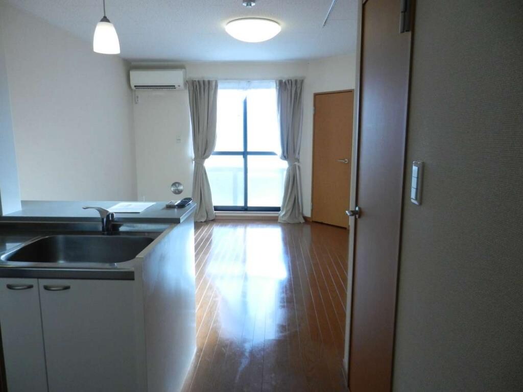 物件内観写真15　(フローリング仕様でスタイリッシュなお部屋)