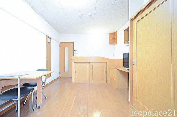リビング(家電・家具付きのお部屋です。)