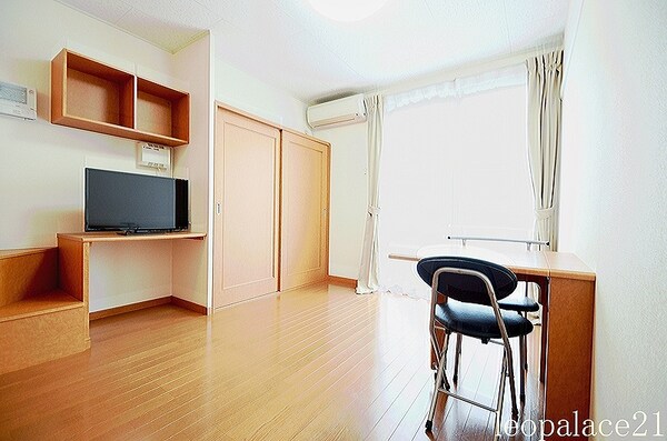 リビング(家電・家具付きのお部屋です。)