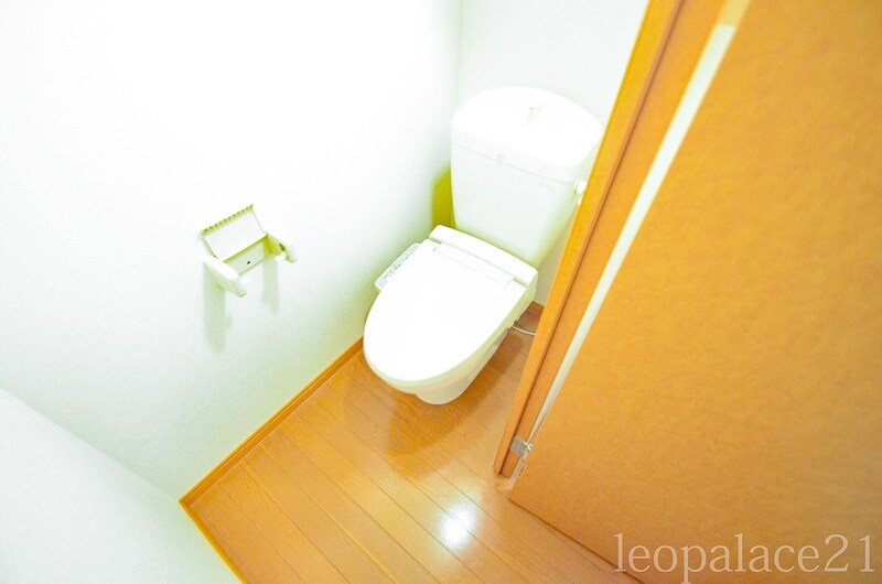 物件内観写真8　(温水洗浄便座　完備！！)