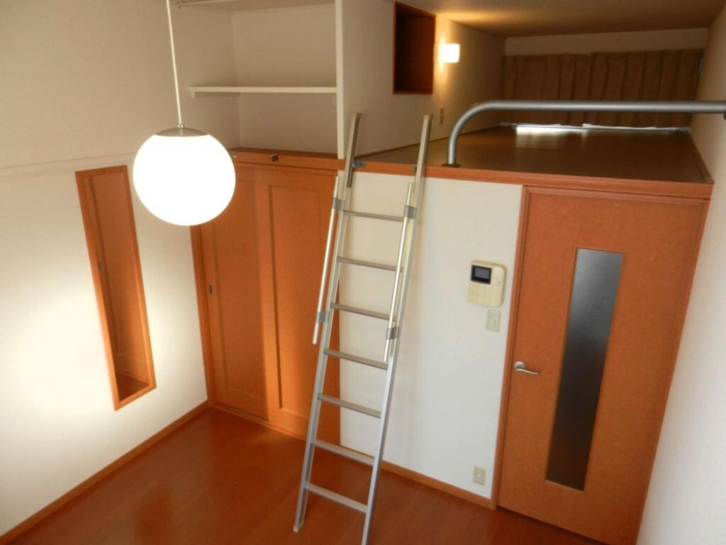 物件内観写真16　(ロフトつきで便利です。)