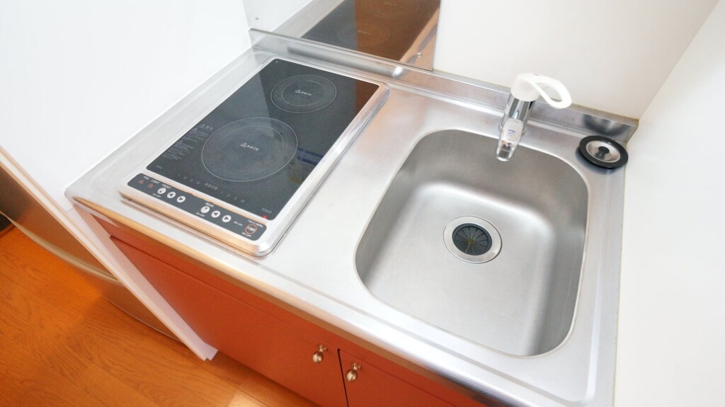 物件内観写真3　(コンパクトなキッチンで掃除もラクラク)