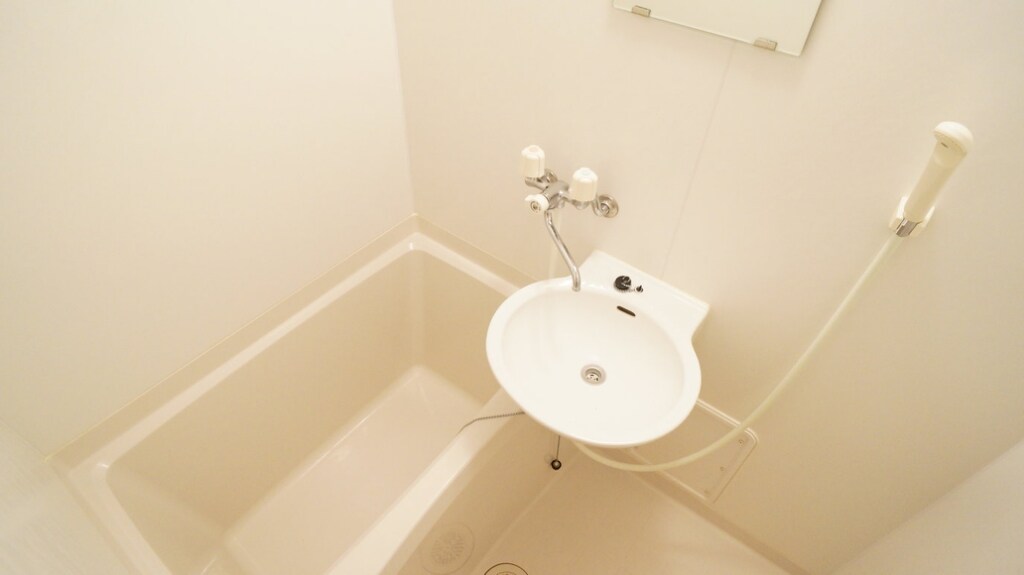物件内観写真5　(シンプルで使いやすいお風呂)