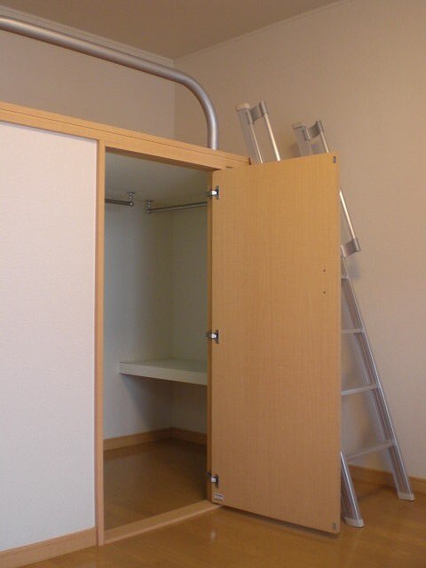 物件内観写真12　(ベット下の収納を有効活用。お部屋をスッキリと見せれます。)