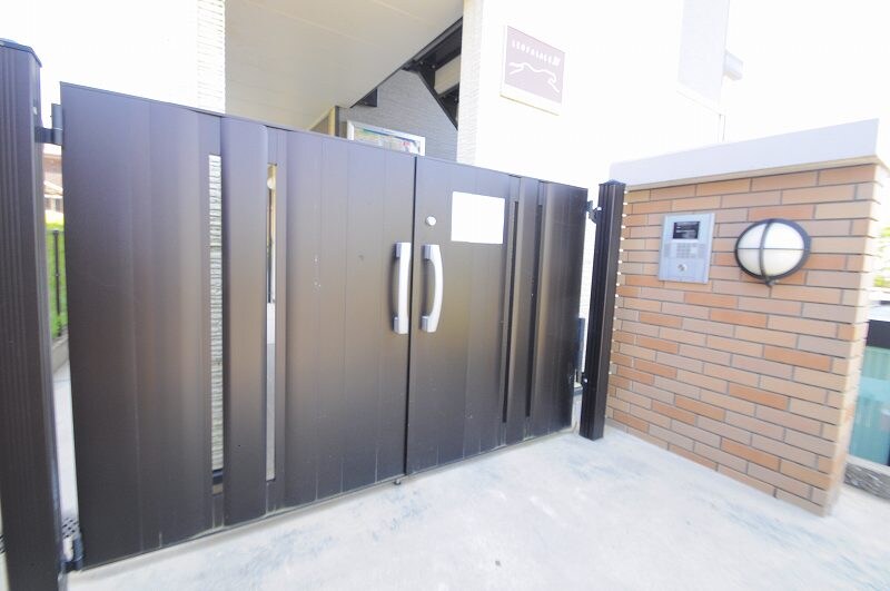 物件内観写真7　(オートロックゲート付き。)