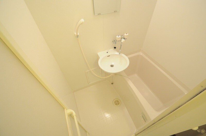 物件内観写真5　(お風呂と洗面所がセットになっているタイプのお部屋です！)