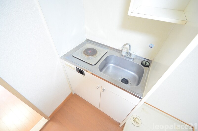 物件内観写真3　(コンロは1口コンロです。)