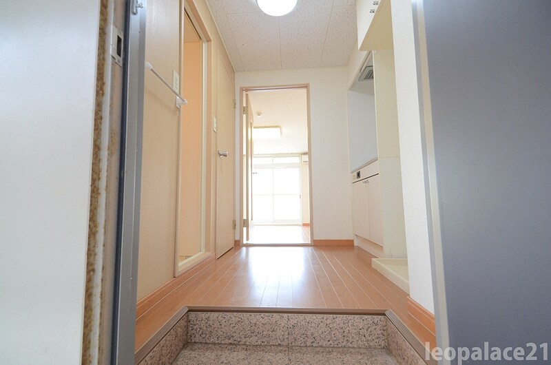 物件内観写真7　(玄関スペースです。)