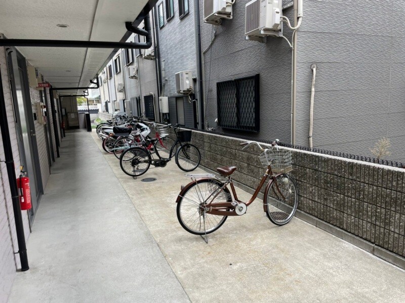 物件内観写真11　(駐輪スペースです。)