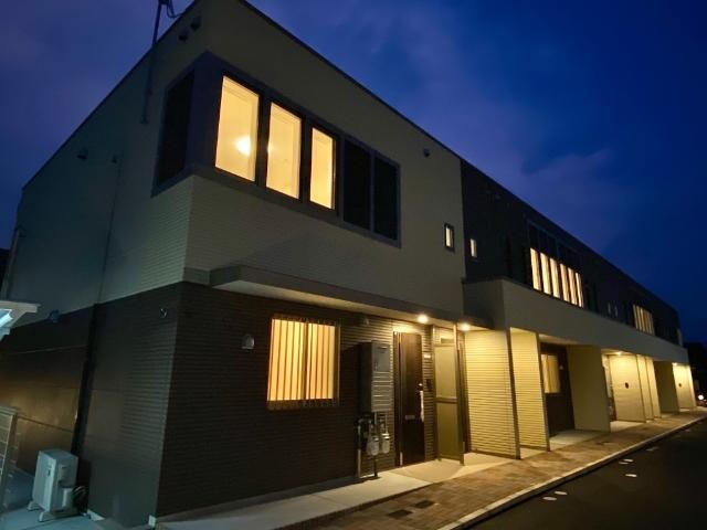 物件外観写真2　(外観写真（夜）)