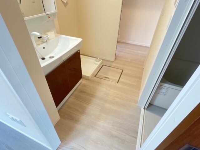 物件内観写真11　(脱衣所)