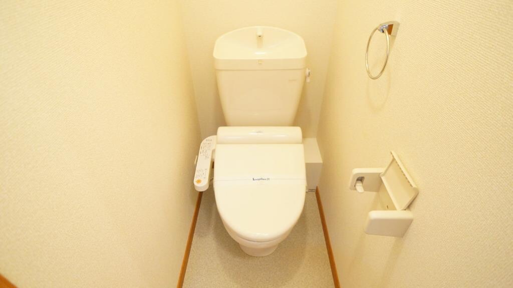 物件内観写真9　(温水洗浄便座　完備！！)