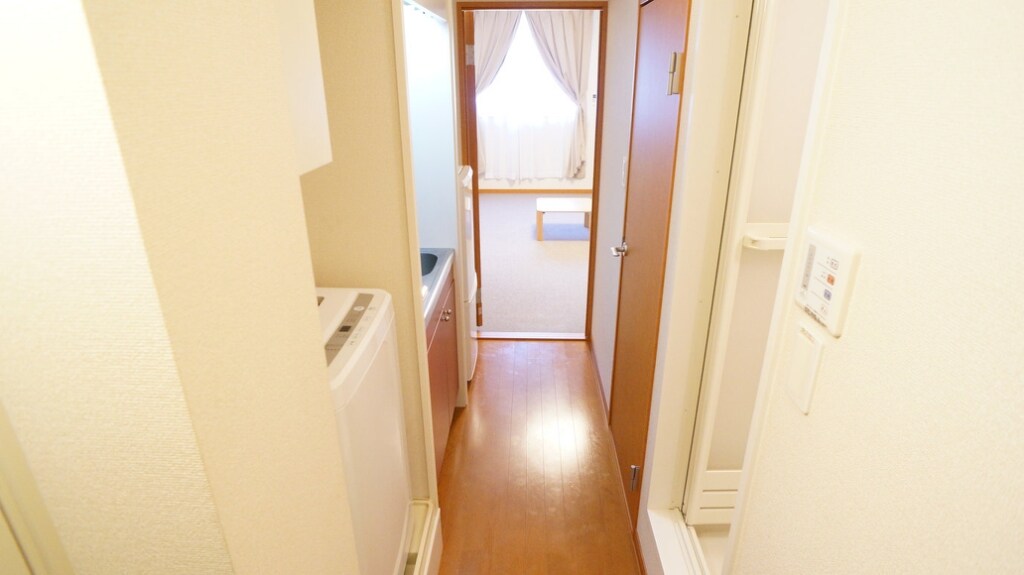 物件内観写真10　(スッキリとした廊下♪)