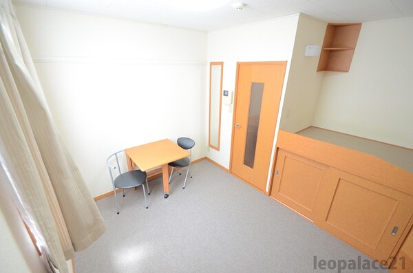 ベッドルーム(家電・家具付きのお部屋です。)
