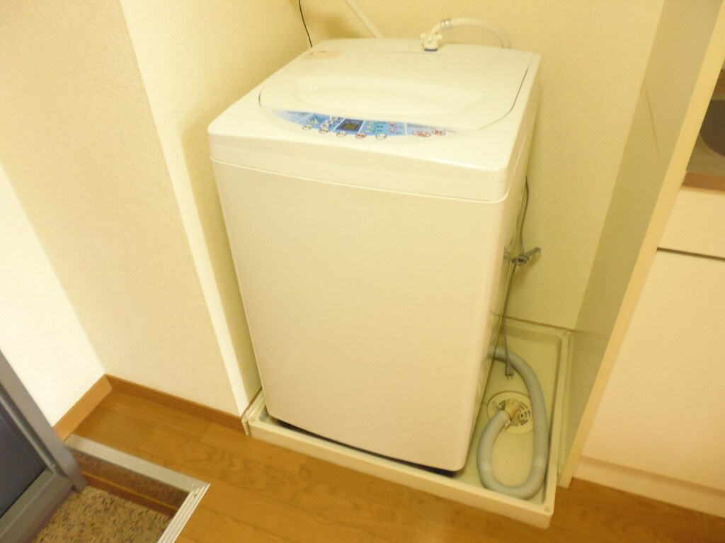 物件内観写真6　(洗濯機付です。)