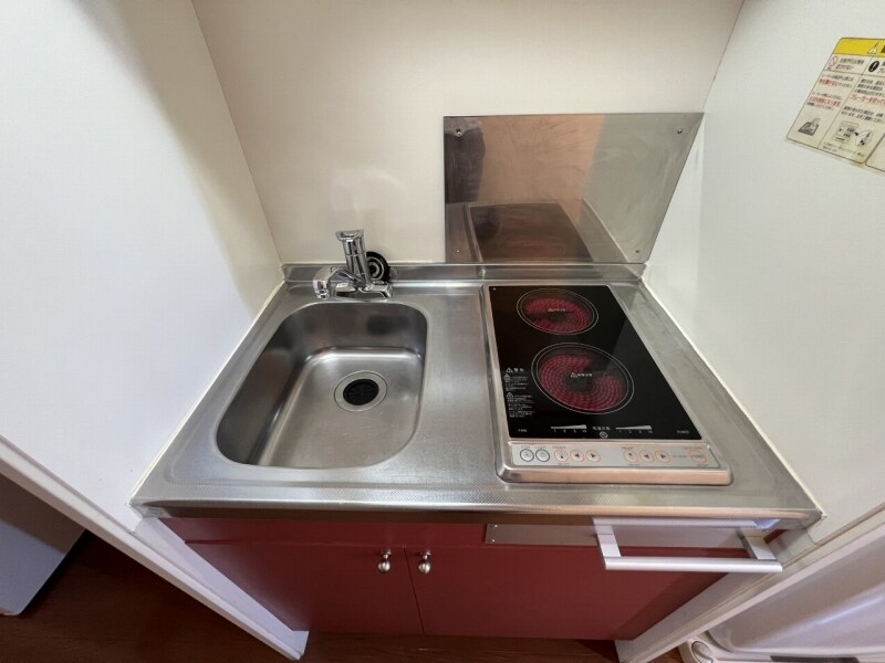物件内観写真3　(コンロは２口コンロです。)