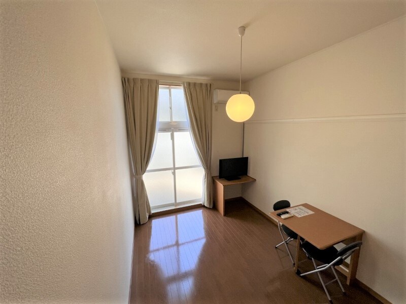 物件内観写真6　(家電・家具付きのお部屋です。)