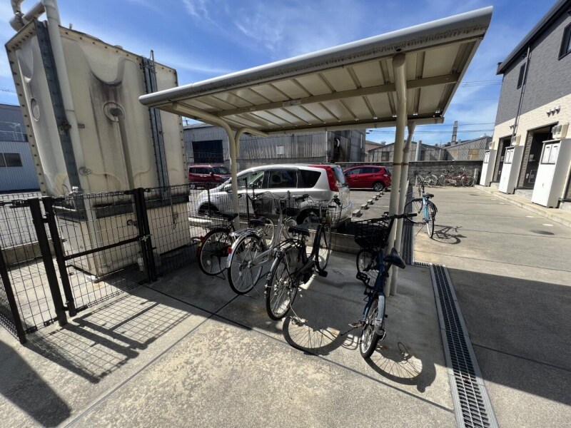 物件内観写真13　(駐輪スペースです。)