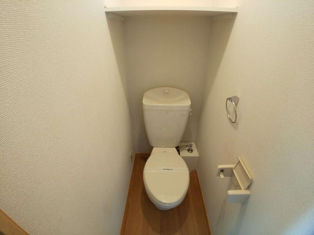 物件内観写真9　(明るく清潔感のあるトイレ)