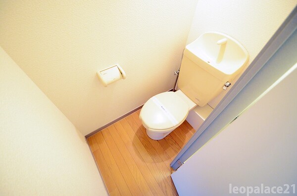 トイレ(温かみのある色調でリラックスできるトイレ)