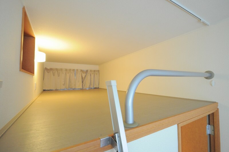 物件内観写真21　(ロフトを有効活用してお部屋広々です。)