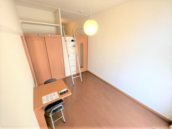 リビング(家電・家具付きのお部屋です。)