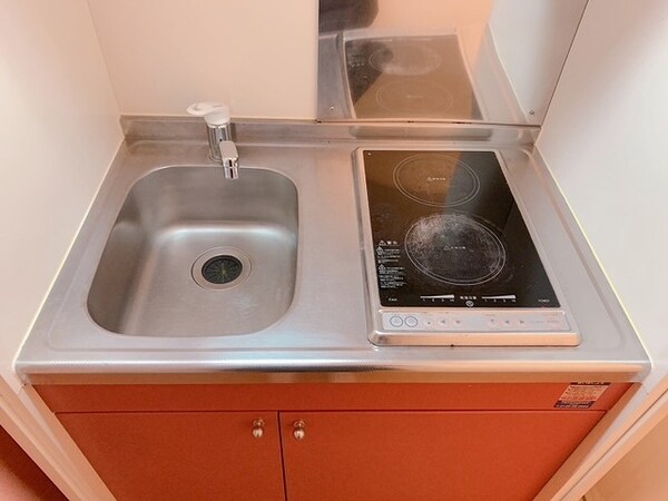キッチン(同タイプ物件の為、形状や間取寸法、色調等が実際とは異なります)