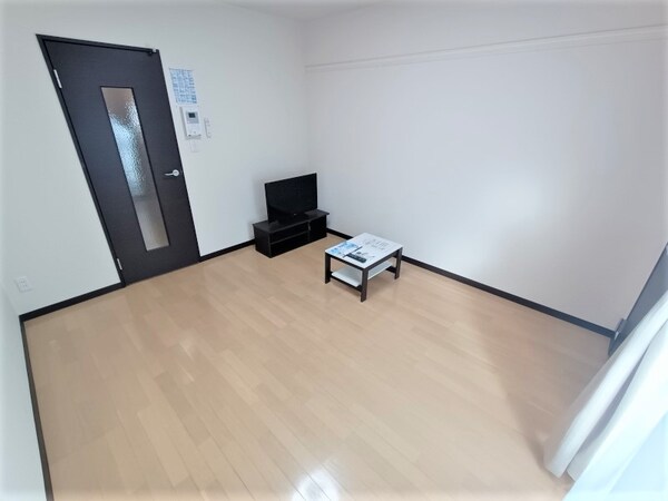 ベッドルーム(家電・家具付きのお部屋です。)