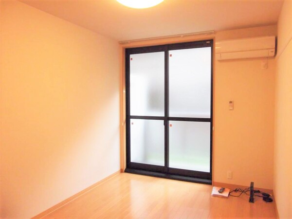 ベッドルーム(同タイプ物件の為、形状や間取寸法、色調等が実際とは異なります)