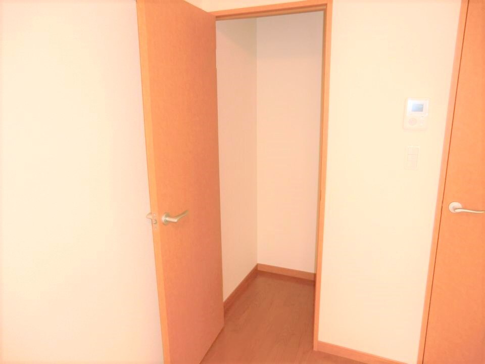 物件内観写真9　(同タイプ物件の為、形状や間取寸法、色調等が実際とは異なります)