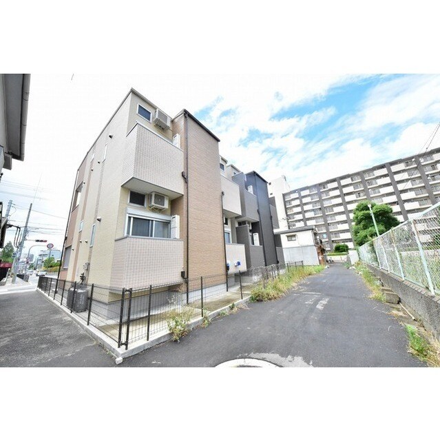 物件外観写真1　(建物全体)