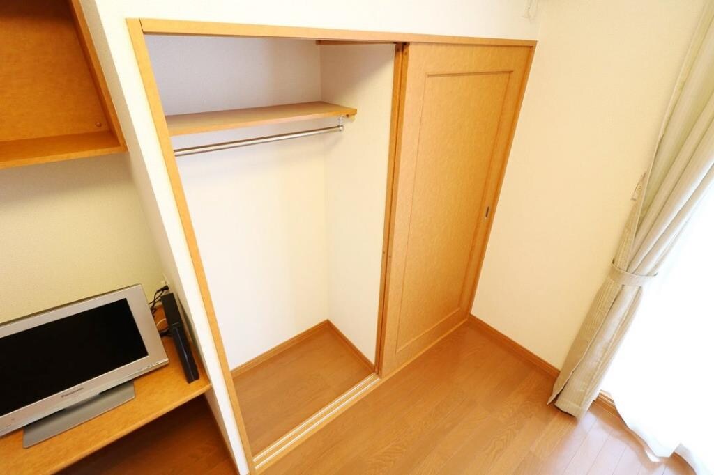 物件内観写真16　(大型クローゼットにより女性の方でも収納が安心)