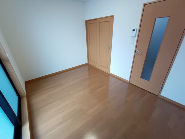 ベッドルーム(家電・家具無のお部屋です。)