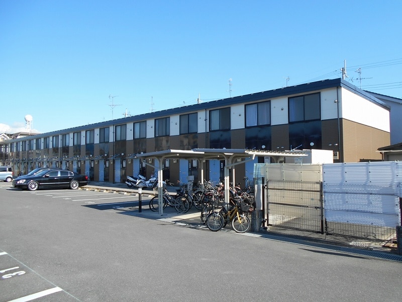 レオパレスグランデ１番館の物件外観写真