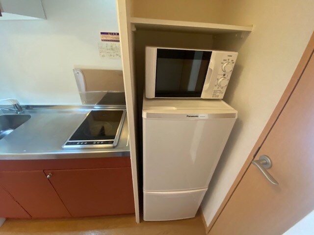 物件内観写真10　(電子レンジと冷蔵庫です。)
